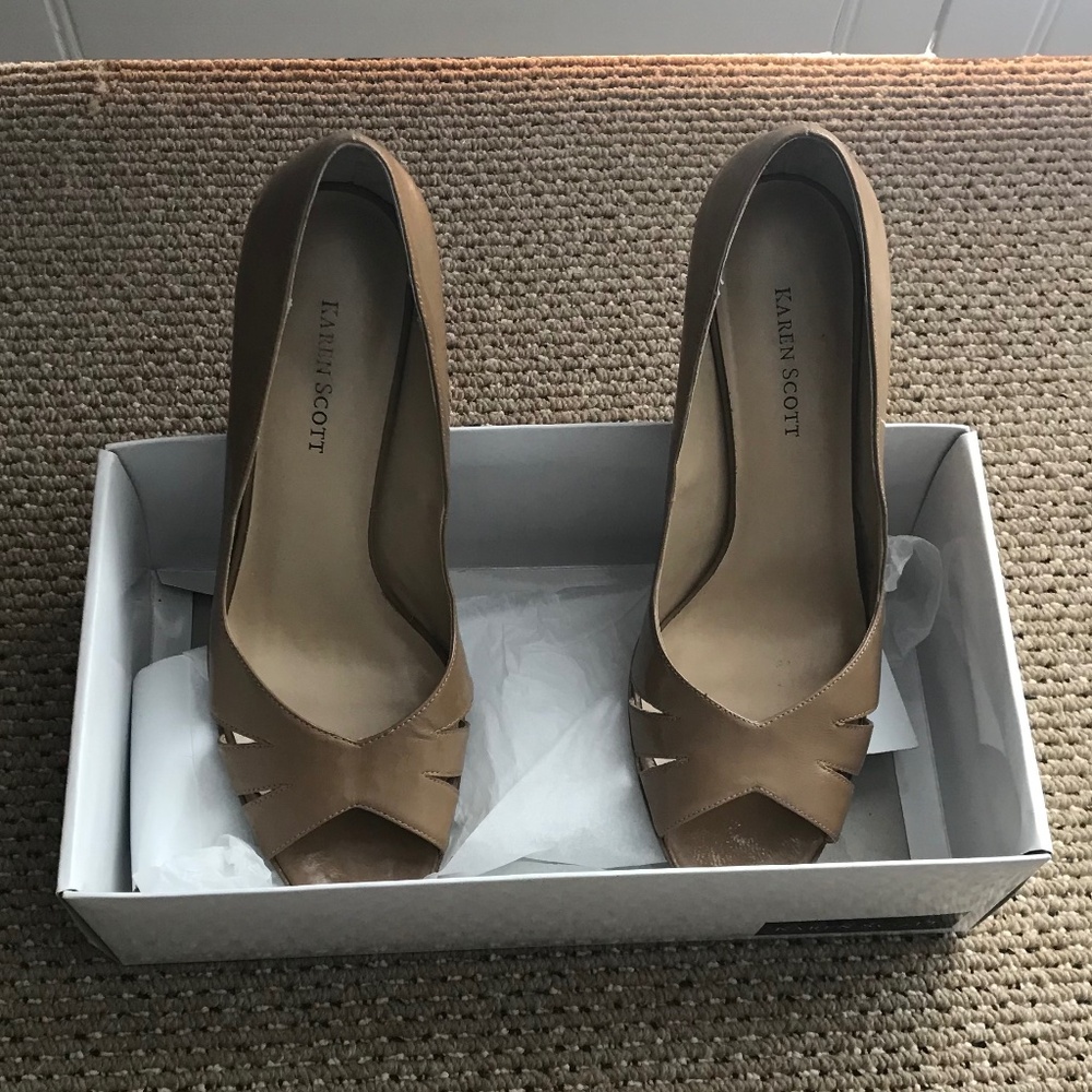 Karen Scott Tan Patent Leather Pumps Heels